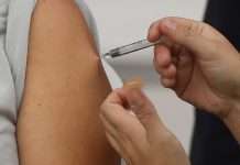 Minsal habilita vacunatorios contra influenza y Covid-19 en estaciones del Metro de Santiago